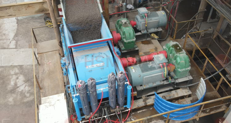 石灰石洞渣料破碎機客戶生產現(xiàn)場 石灰石洞渣料破碎機客戶生產現(xiàn)場
