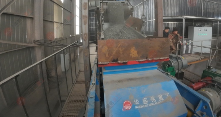 增碳劑破碎機(jī)生產(chǎn)現(xiàn)場 增碳劑破碎機(jī)生產(chǎn)現(xiàn)場
